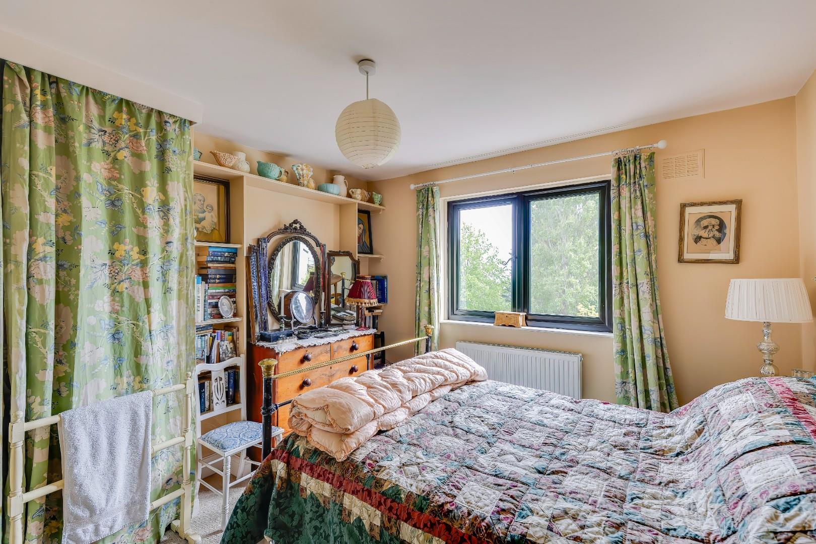 8 Church Place South, Penarth, CF64 1BA